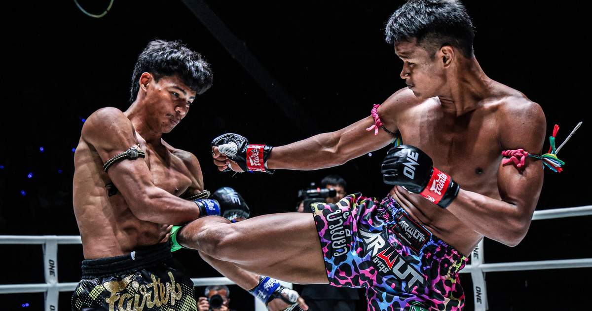 【最終値下げ】R７年1月にルンピニースタジアムTwins で購入　10oz ルンピニー ムエタイ チャンピオンシップ フライデー ナイト バンコク